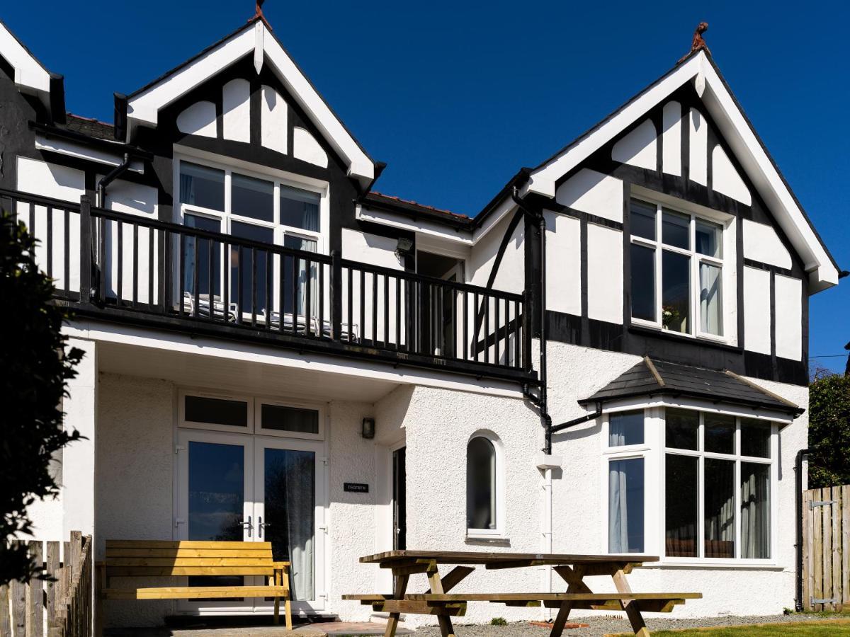 포스마독 Tegfryn , 5*, Sea View, Borth Y Gest 빌라 외부 사진