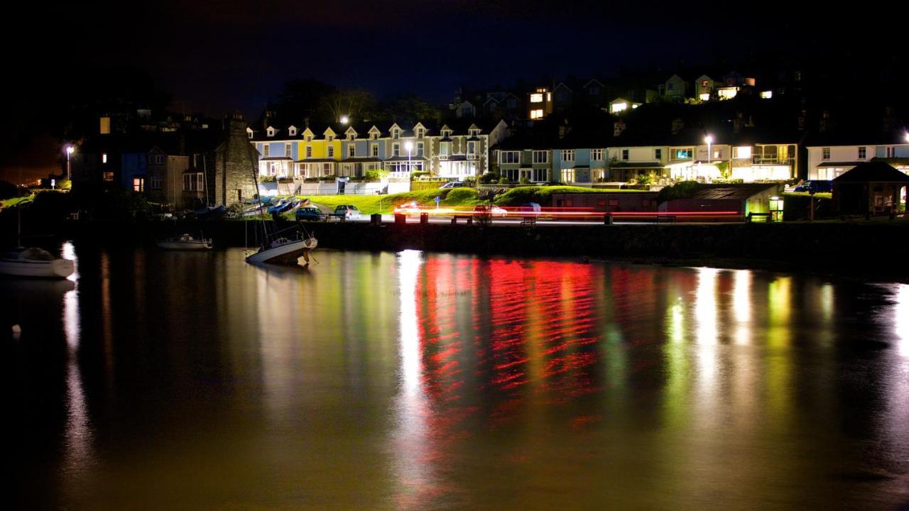 포스마독 Tegfryn , 5*, Sea View, Borth Y Gest 빌라 외부 사진