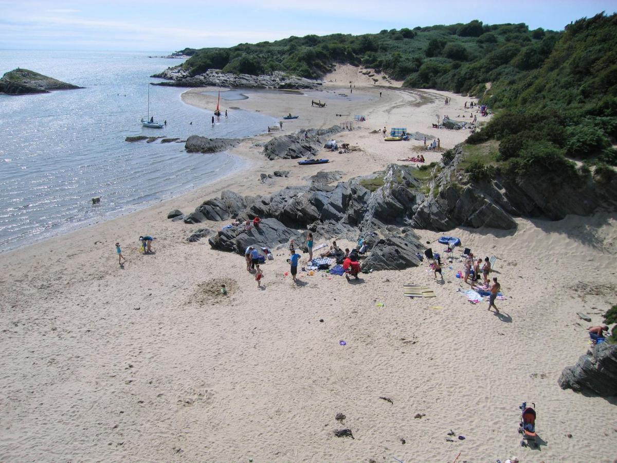 포스마독 Tegfryn , 5*, Sea View, Borth Y Gest 빌라 외부 사진