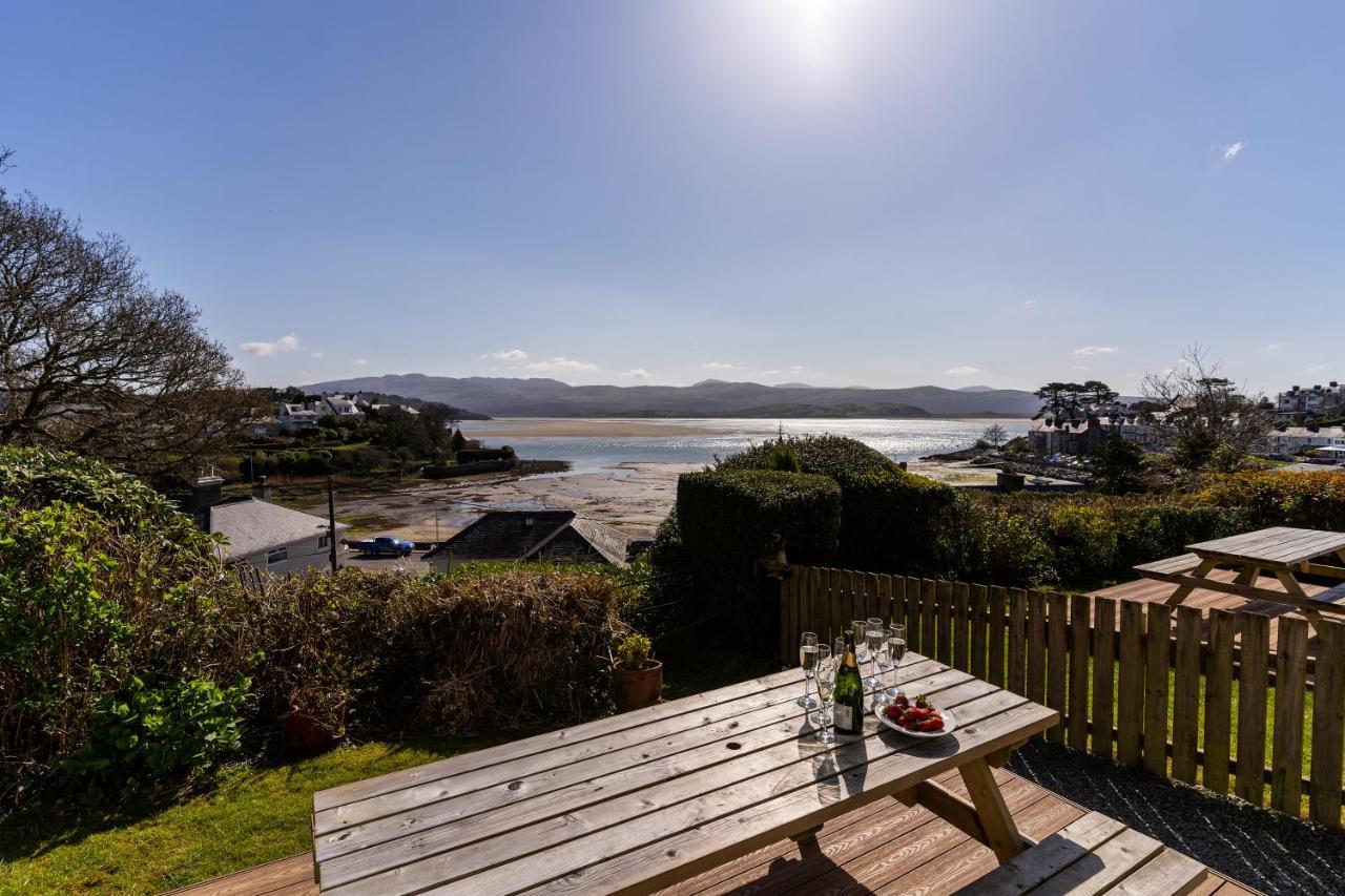 포스마독 Tegfryn , 5*, Sea View, Borth Y Gest 빌라 외부 사진