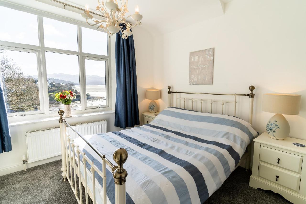 포스마독 Tegfryn , 5*, Sea View, Borth Y Gest 빌라 외부 사진
