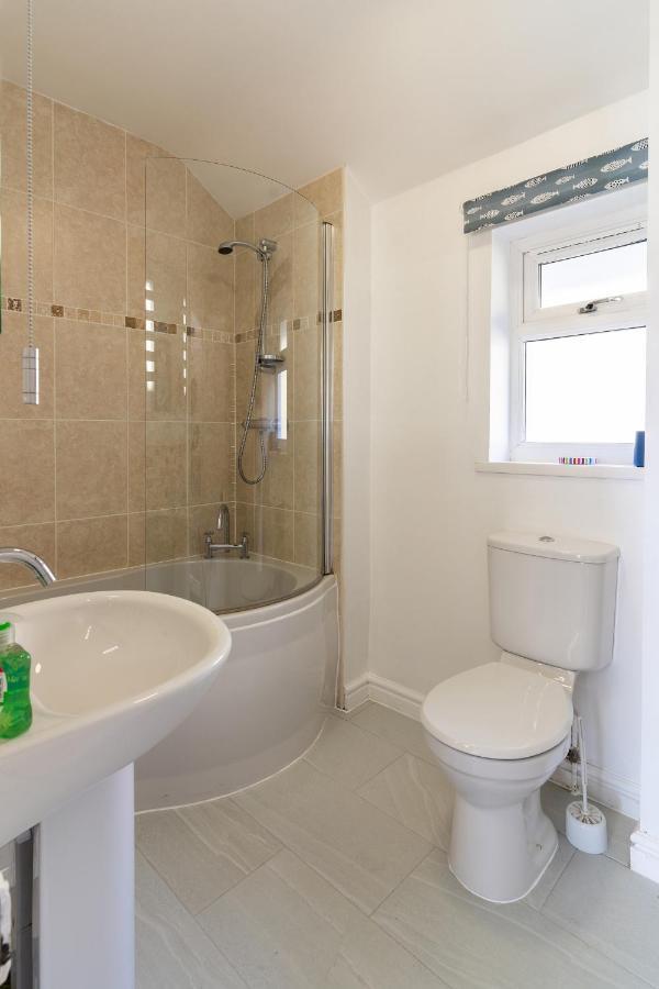 포스마독 Tegfryn , 5*, Sea View, Borth Y Gest 빌라 외부 사진