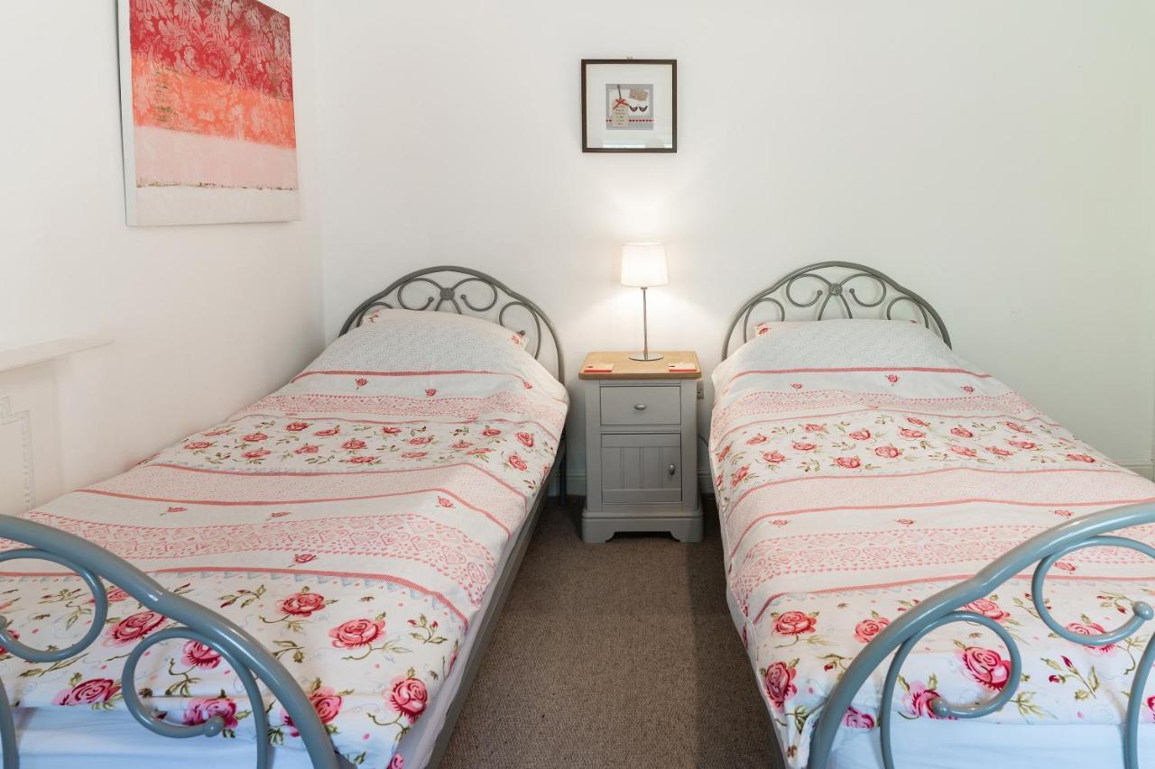 포스마독 Tegfryn , 5*, Sea View, Borth Y Gest 빌라 외부 사진