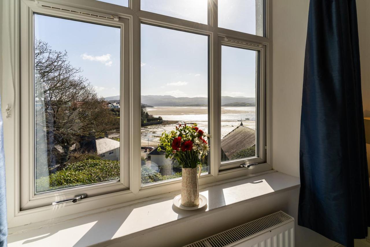 포스마독 Tegfryn , 5*, Sea View, Borth Y Gest 빌라 외부 사진